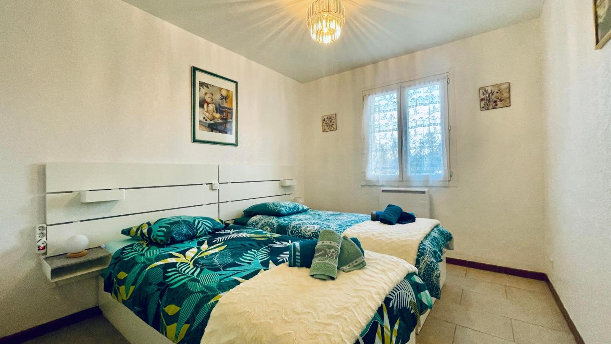 Rendez-Vous Avec Les Cigales - Gite 6 Personnes 100M2 - Piscine Privee - Climatisation Cheval-Blanc Buitenkant foto